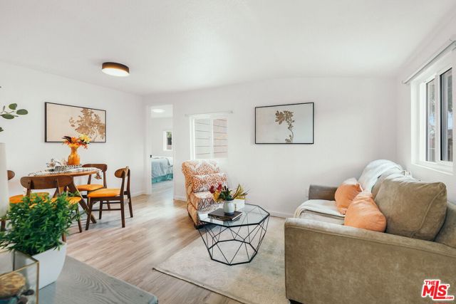 503 E Truslow Avenue, Fullerton CA: https://media.crmls.org/mediaz/3b6bf46f-2322-4a9f-8717-652e72479fdc.jpg