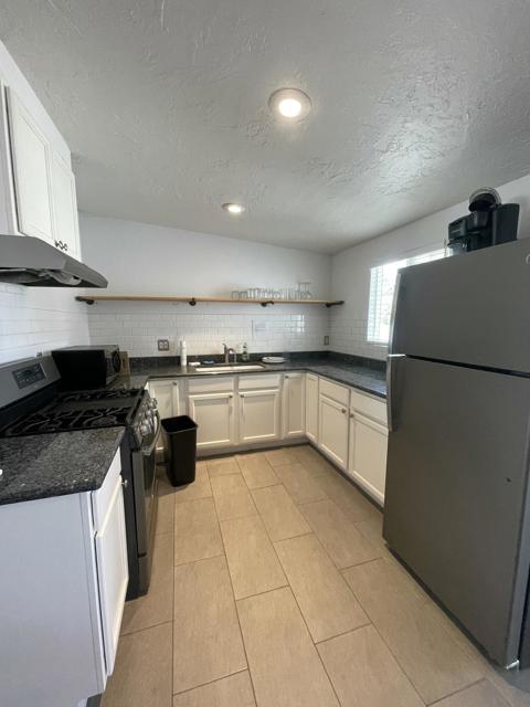 61650 El Reposo Street Street, Joshua Tree CA: https://media.crmls.org/mediaz/3b6c82f1-883a-4d60-981b-060d736f1e1e.jpg