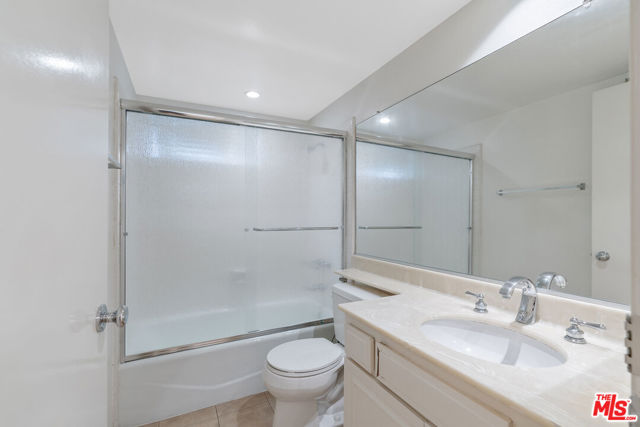 23454 Park Hermosa, Calabasas CA: https://media.crmls.org/mediaz/3b6c9f8e-163e-4ed6-9e2e-d408e571a8c0.jpg