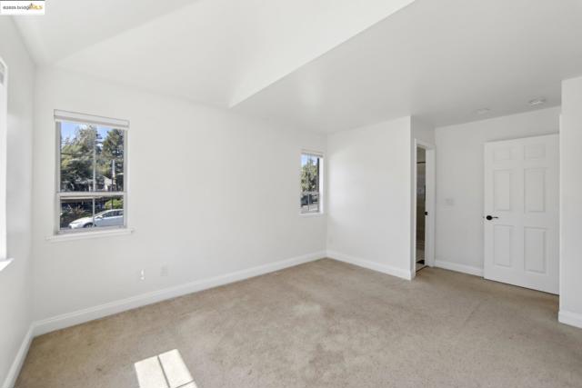 204 Pebblecreek Ct, Martinez CA: https://media.crmls.org/mediaz/3b6cb4d5-270d-46a4-a12f-25f29dfc184c.jpg