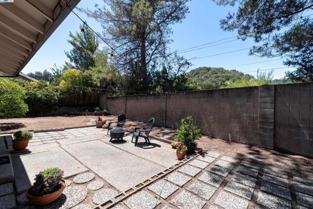 5644 ALHAMBRA HILLS CT, Martinez CA: https://media.crmls.org/mediaz/3b6cf724-7bae-4007-8911-bd7676339bc2.jpg
