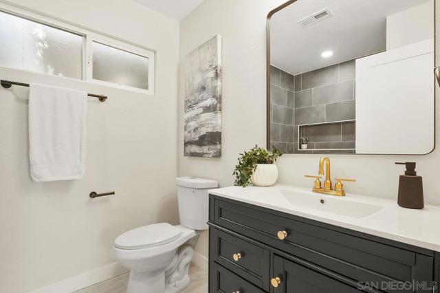 17515 Devereux Rd, San Diego CA: https://media.crmls.org/mediaz/3b6d660d-119e-431f-988c-4f2e3b634617.jpg