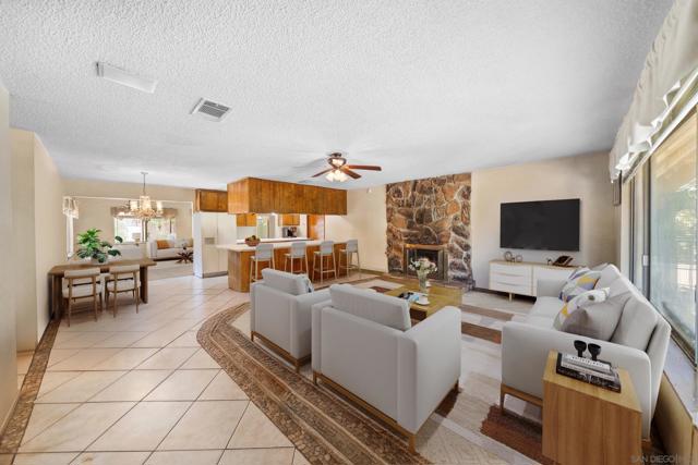 7520 Oakwood Ave, Hesperia CA: https://media.crmls.org/mediaz/3b6dd1da-5e24-45ab-bd7d-df732441439a.jpg
