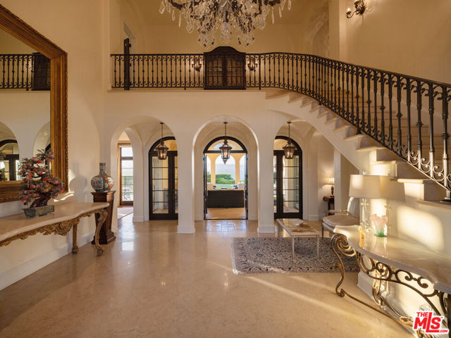 13961 Aubrey Road, Beverly Hills CA: https://media.crmls.org/mediaz/3b6ec7bf-82fe-4b18-8711-20e57ae58ff9.jpg