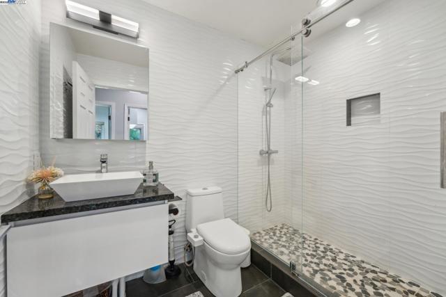 8244 Brittany Dr, Dublin CA: https://media.crmls.org/mediaz/3b6ee708-4823-4345-accf-8f2eedff48ac.jpg