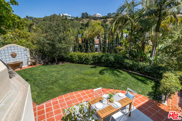 941 N Norman Place, Los Angeles CA: https://media.crmls.org/mediaz/3b6f3d4d-25ac-43b8-be00-029afef74267.jpg