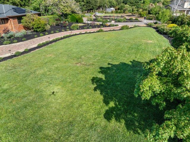 20811 Norada Court, Saratoga CA: https://media.crmls.org/mediaz/3b6f5fa5-e12e-4e26-955b-9e16ddda7ace.jpg