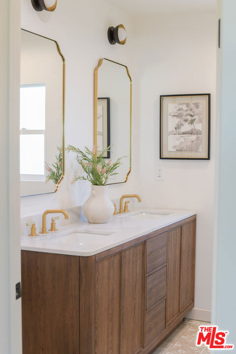 3816 S Harvard Boulevard, Los Angeles CA: https://media.crmls.org/mediaz/3b6f80c3-59d6-40a7-a545-a9176d91f4a8.jpg