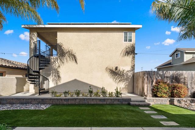 523 9th St, Imperial Beach CA: https://media.crmls.org/mediaz/3b6f8ec3-3e9e-46de-bf60-6694ba70d356.jpg