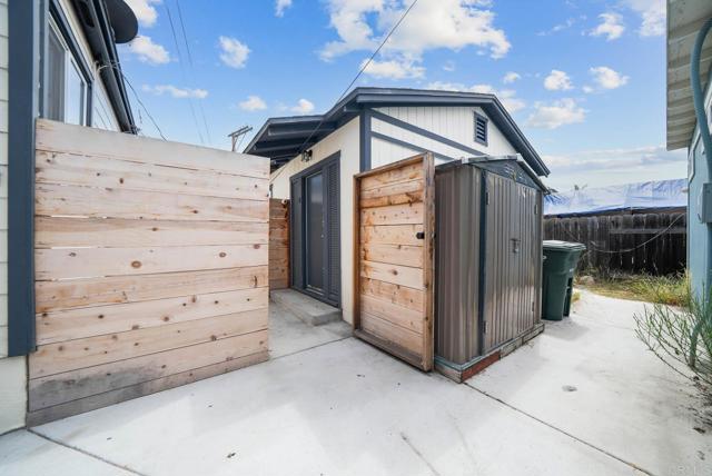 42 48 E 5Th Street, National City CA: https://media.crmls.org/mediaz/3b6fa07e-0e94-45e3-a29f-557363cf1733.jpg