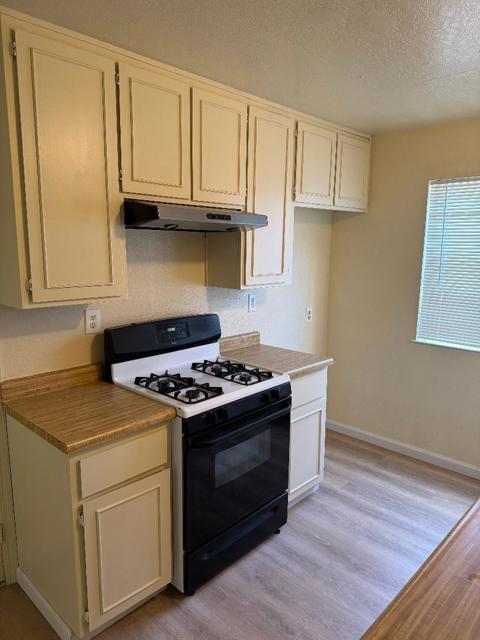 1545 Boyle Court, Salinas CA: https://media.crmls.org/mediaz/3b6fa1b2-46fc-482a-8540-78aeb5c6f221.jpg