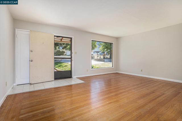 18367 Apricot Way, Castro Valley CA: https://media.crmls.org/mediaz/3b6fb3fe-e876-4ab4-b993-606bbebc78c2.jpg