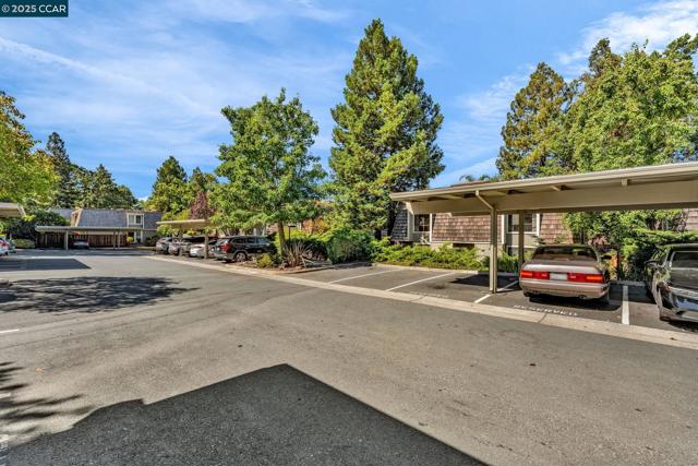 1660 San Luis Rd, Walnut Creek CA: https://media.crmls.org/mediaz/3b6fd132-59a1-4f4b-a60f-84934f4000ef.jpg