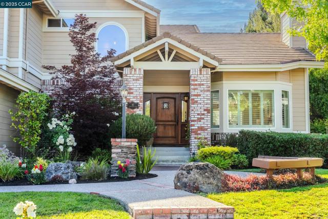 40 Northview Ct, Danville CA: https://media.crmls.org/mediaz/3b6ff284-7b50-4061-9faf-9727db960705.jpg