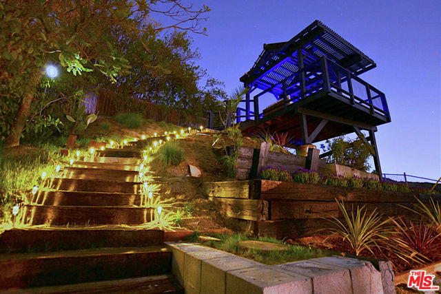 2860 Hollyridge Drive, Los Angeles CA: https://media.crmls.org/mediaz/3b7015dc-a95a-4bda-aee0-23669331b86e.jpg