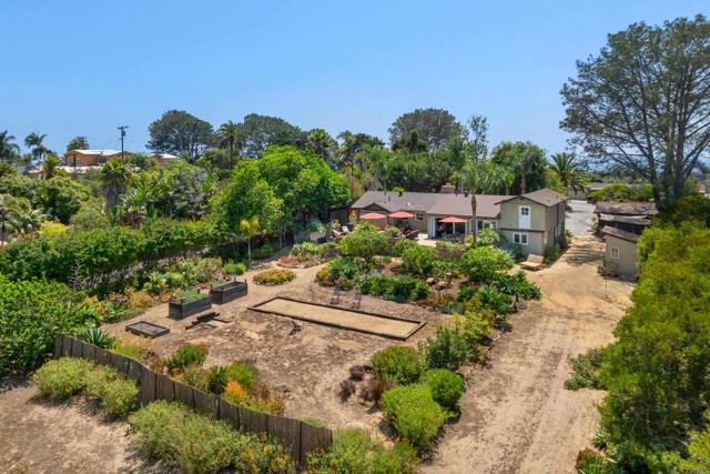 1567 Crest Drive, Encinitas CA: https://media.crmls.org/mediaz/3b71271d-83b3-4e5c-a748-6a83f9df4d4f.jpg