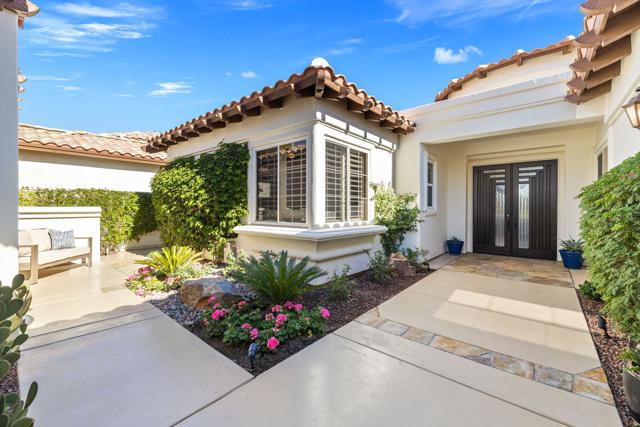 49606 Montana Way, La Quinta CA: https://media.crmls.org/mediaz/3b71871c-3065-4c2c-aaa5-c90d9fdf14db.jpg