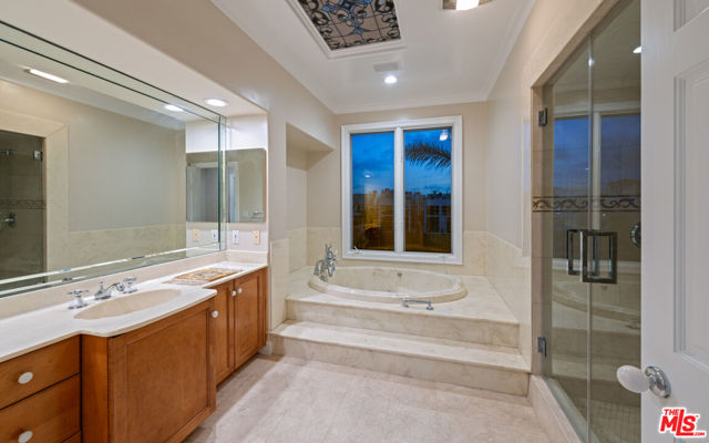 5105 Via Donte, Marina del Rey CA: https://media.crmls.org/mediaz/3b71fc3d-a7e9-4c62-aefa-876a327e6d48.jpg