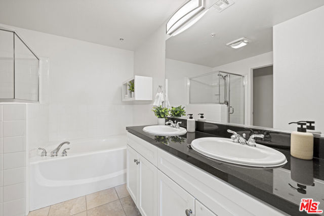 629 Traction Avenue, Los Angeles CA: https://media.crmls.org/mediaz/3b722521-8231-42cd-9dea-2354ed51260d.jpg