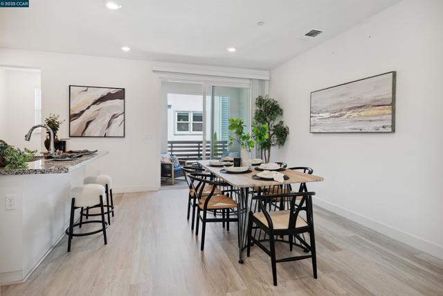 92 Zenith Cmn, Fremont CA: https://media.crmls.org/mediaz/3b728673-bc61-4fb0-bced-f203930bc31b.jpg