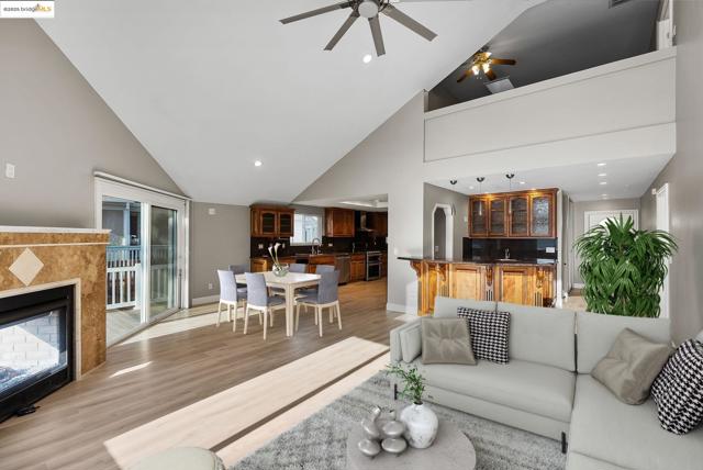 4730 Spinnaker Way, Discovery Bay CA: https://media.crmls.org/mediaz/3b72b06e-a106-4b1f-97be-fde5fc8c1f7b.jpg