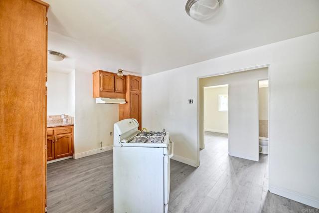 325 Dewey Street, San Diego CA: https://media.crmls.org/mediaz/3b7323dd-5e7f-4823-87fc-aab9a69c21f9.jpg
