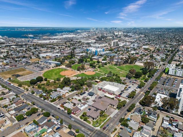 721 27 E 22nd St, National City CA: https://media.crmls.org/mediaz/3b7346fe-5f0b-4103-9a45-9229e43b8c6a.jpg
