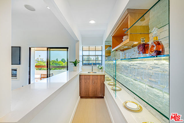 10611 Ashton Avenue, Los Angeles CA: https://media.crmls.org/mediaz/3b742d25-504d-46c9-8a1e-11fcc8226cc0.jpg