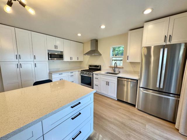908 Bancroft Ave, Half Moon Bay CA: https://media.crmls.org/mediaz/3b745907-2a73-45e8-897f-be46be6bbace.jpg