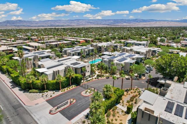 112 The Riv, Palm Springs CA: https://media.crmls.org/mediaz/3b74752d-bdf8-47bf-9ab5-241bc143a4fb.jpg