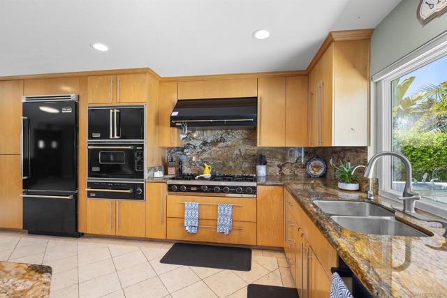 1510 2 Orangeview Dr,  CA: https://media.crmls.org/mediaz/3b7480af-58e5-4c72-ba21-1585aebc2602.jpg