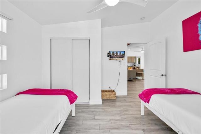 963 S Paseo Caroleta, Palm Springs CA: https://media.crmls.org/mediaz/3b749691-1a34-4064-b2f4-e6a95ca740bc.jpg