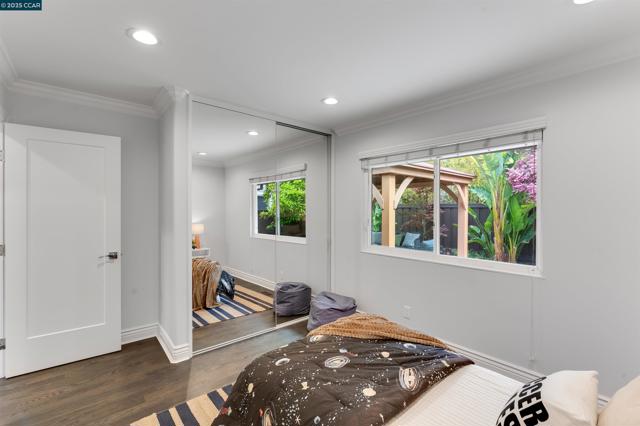 5588 Gonzalez Ct, Concord CA: https://media.crmls.org/mediaz/3b75986e-a348-4077-b973-73b53fdf2ce2.jpg