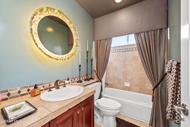 1008 N Country Club Drive, Simi Valley CA: https://media.crmls.org/mediaz/3b75d170-1d29-489a-9d8f-824d47427ba4.jpg