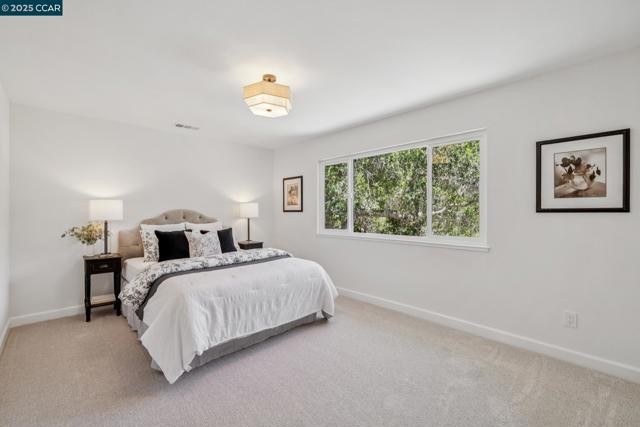 6 Greenwood Ct, Orinda CA: https://media.crmls.org/mediaz/3b7663a9-c9f7-4f36-b16d-2e733e0736a0.jpg