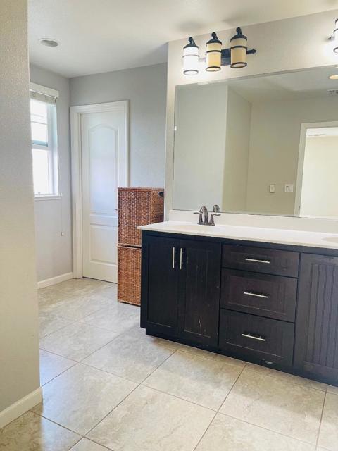 74 Caspian Way, Gilroy CA: https://media.crmls.org/mediaz/3b76676c-6892-4d90-a9c3-8b4dddde3d84.jpg