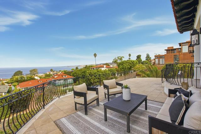1745 Amalfi Street, La Jolla CA: https://media.crmls.org/mediaz/3b769f96-3e76-476f-b4a5-5ec5030459c5.jpg