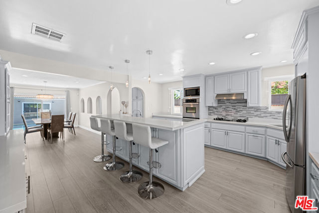 15042 Valleyheart Drive, Sherman Oaks CA: https://media.crmls.org/mediaz/3b7767b5-dc29-4bdd-b9a1-3a5d23be966b.jpg