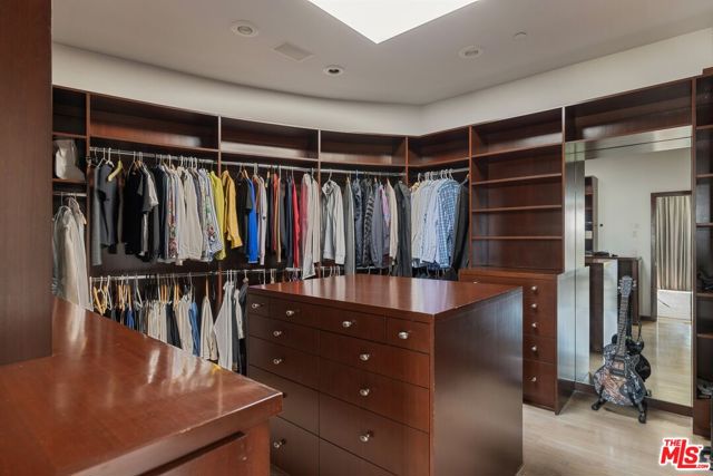 1573 Sunset Plaza Drive, Los Angeles CA: https://media.crmls.org/mediaz/3b77cf8c-1a93-43f9-8a15-0499ac8c6f56.jpg