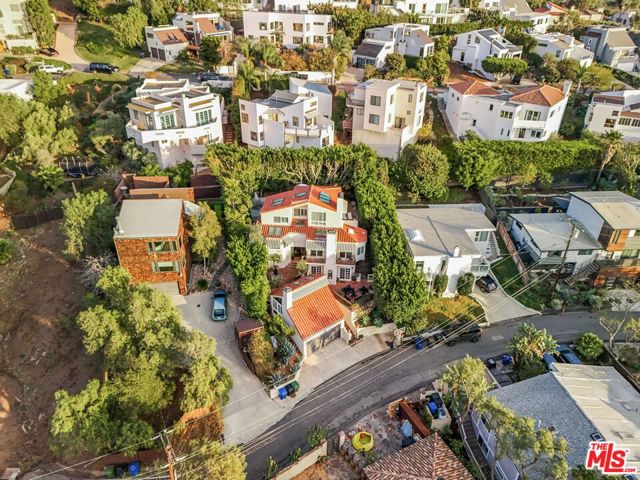 2880 Searidge Street, Malibu CA: https://media.crmls.org/mediaz/3b784475-2709-4973-9ec7-6cfe1cdd77ff.jpg