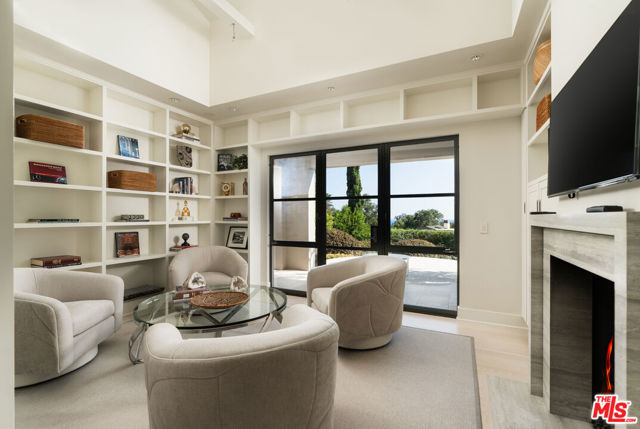 796 Hot Springs Road, Montecito CA: https://media.crmls.org/mediaz/3b786aa5-8be8-41f6-be5b-c7de111b1b1c.jpg