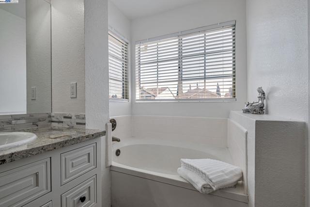34319 Platinum Ter, Fremont CA: https://media.crmls.org/mediaz/3b787fbe-95f0-4f16-908a-1e375b3e9636.jpg