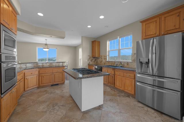 16725 Harrison Park Trail, Julian CA: https://media.crmls.org/mediaz/3b79d9de-f613-42cd-9d89-9bcf9cc914e4.jpg