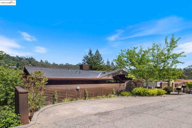 6890 Charing Cross Road, Berkeley CA: https://media.crmls.org/mediaz/3b79e87e-4f92-4a18-8b1a-c299d5e847a8.jpg