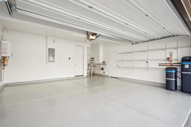 5813 Huntley Ave, Dublin CA: https://media.crmls.org/mediaz/3b7a2712-cb9b-4e25-855f-c64067fa0168.jpg
