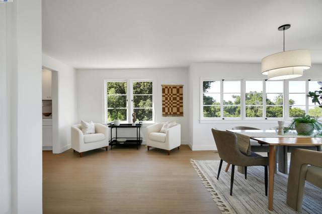 102 Castlewood Dr, Pleasanton CA: https://media.crmls.org/mediaz/3b7a290f-2972-44ae-b192-8d49f829a71c.jpg