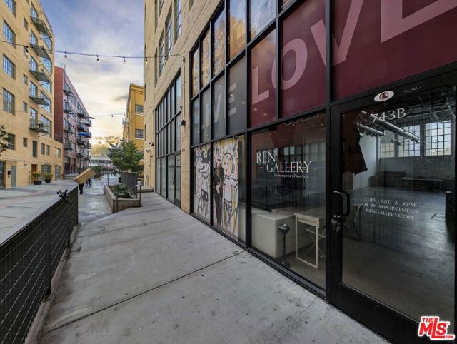 738 S Los Angeles Street, Los Angeles CA: https://media.crmls.org/mediaz/3b7a697b-fb7e-4162-8570-aa888b9e3b20.jpg