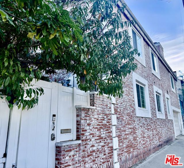 2225 N Cahuenga Boulevard, Los Angeles CA: https://media.crmls.org/mediaz/3b7a9950-9be5-461a-b77b-fa2faef74110.jpg