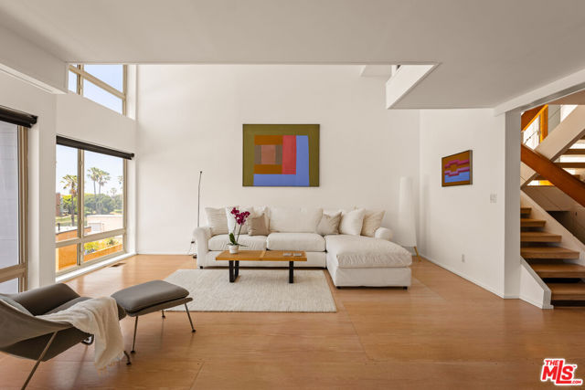 6624 Vista Del Mar, Playa del Rey CA: https://media.crmls.org/mediaz/3b7ad220-722e-41f0-8f8a-58756e926dd3.jpg