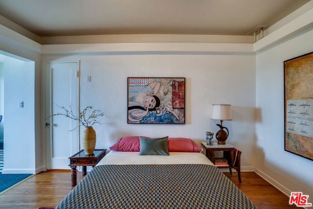 2020 Redcliff Street, Los Angeles CA: https://media.crmls.org/mediaz/3b7ad5b3-78b3-4b85-8317-c79f2b28d96d.jpg